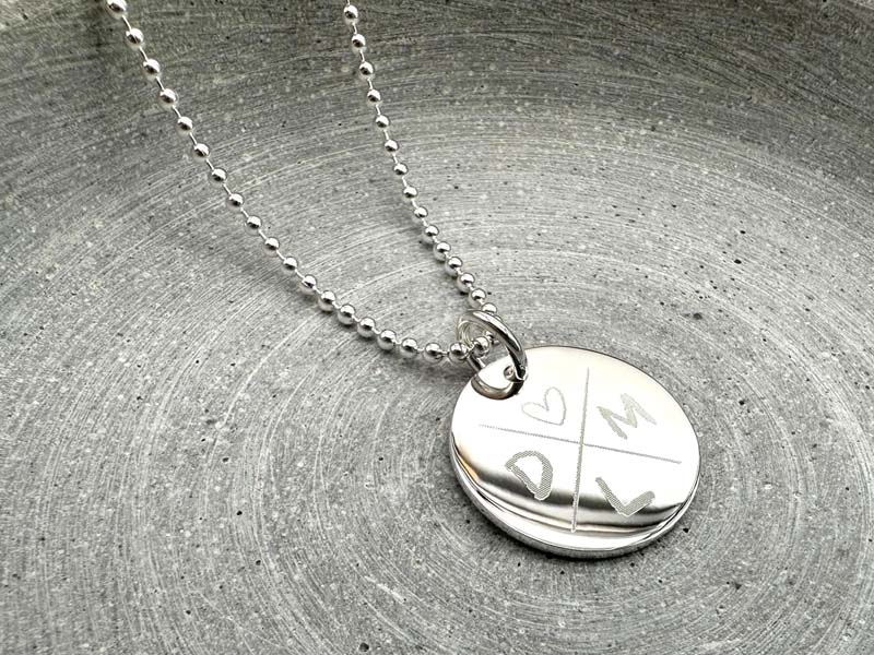 Familienkette Gravuranhänger mit Initialen