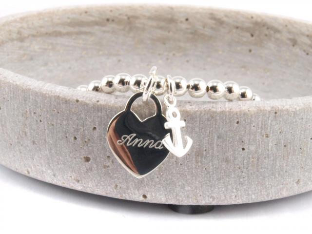 Silberarmband mit Herz und kleinem Anker