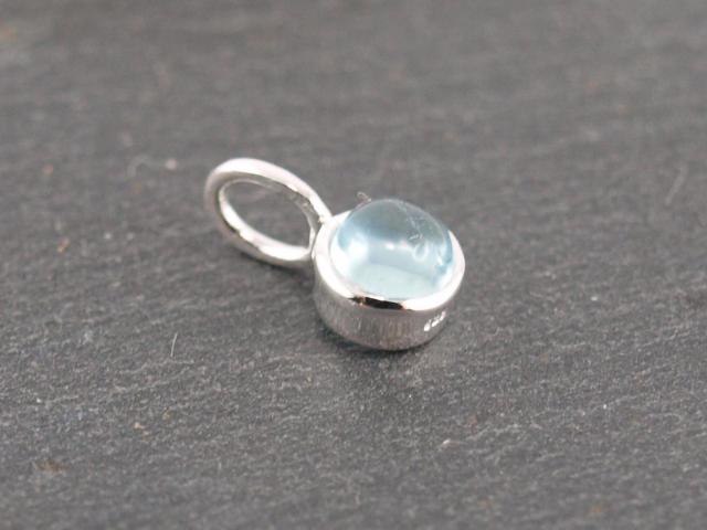 blauer topas Dezember Geburtssteine, Edelsteine, kleiner Anhaenger fuer Kette oder Armband, die Geschenkidee