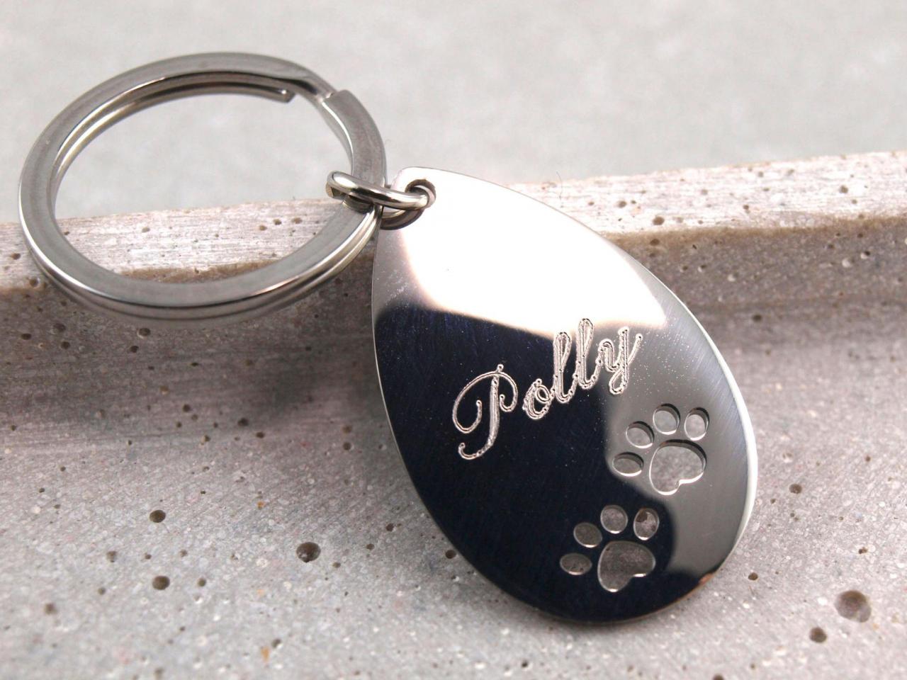 Schlüsselanhänger mit Gravur Option und ausgestanzten Hundepfoten aus Edelstahl Polly