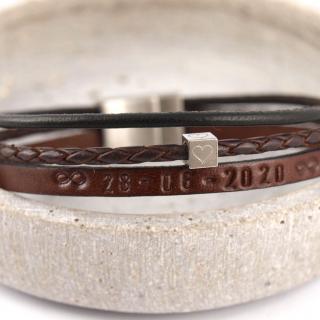 Lederarmband mit kleinem Edelstahlwuerfel rotbraun