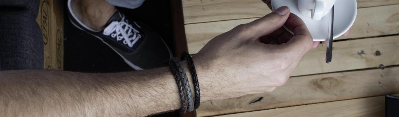 Luca geflochtenes Herrenarmband aus Leder mit Magnet grau schwarz braun
