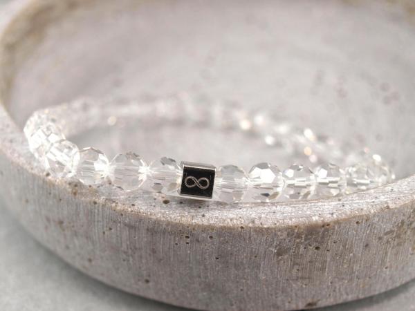 Perlenarmband Svenja Glasschliffperle mit kleinem Edelstahlwuerfel kristall