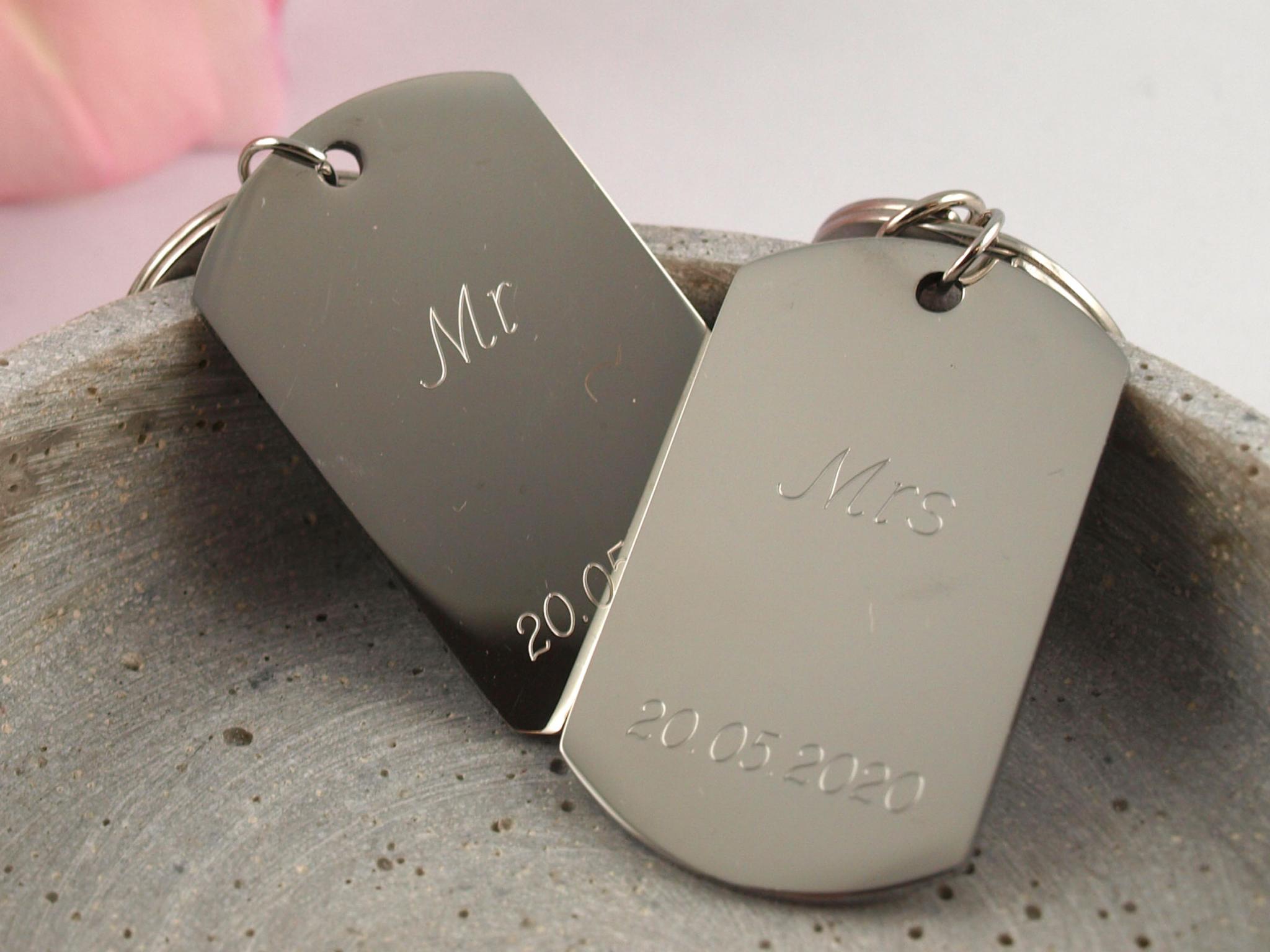 persönliches Hochzeitsgeschenk Schlüsselanhänger mit individueller Gravur Zeichnung Bild oder Handschrift mr u Mrs und Datum