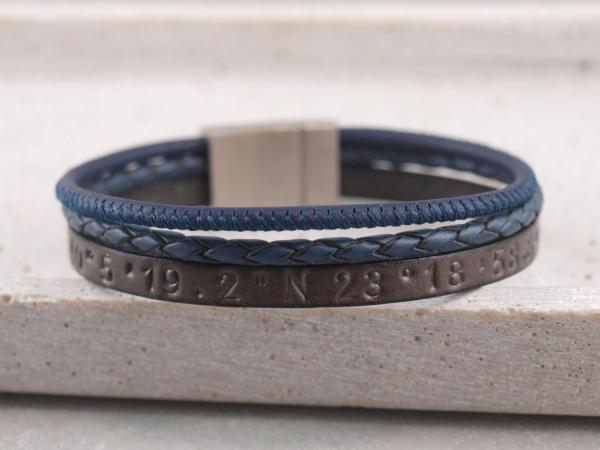 Charlie multicolor grau mit blau Breitengrad Stempelung Edelstahlmagnet
