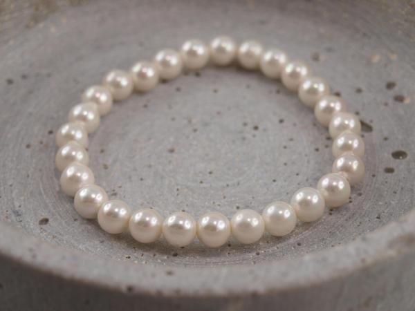 Armband aus Perlen mit elastischem Gummizug