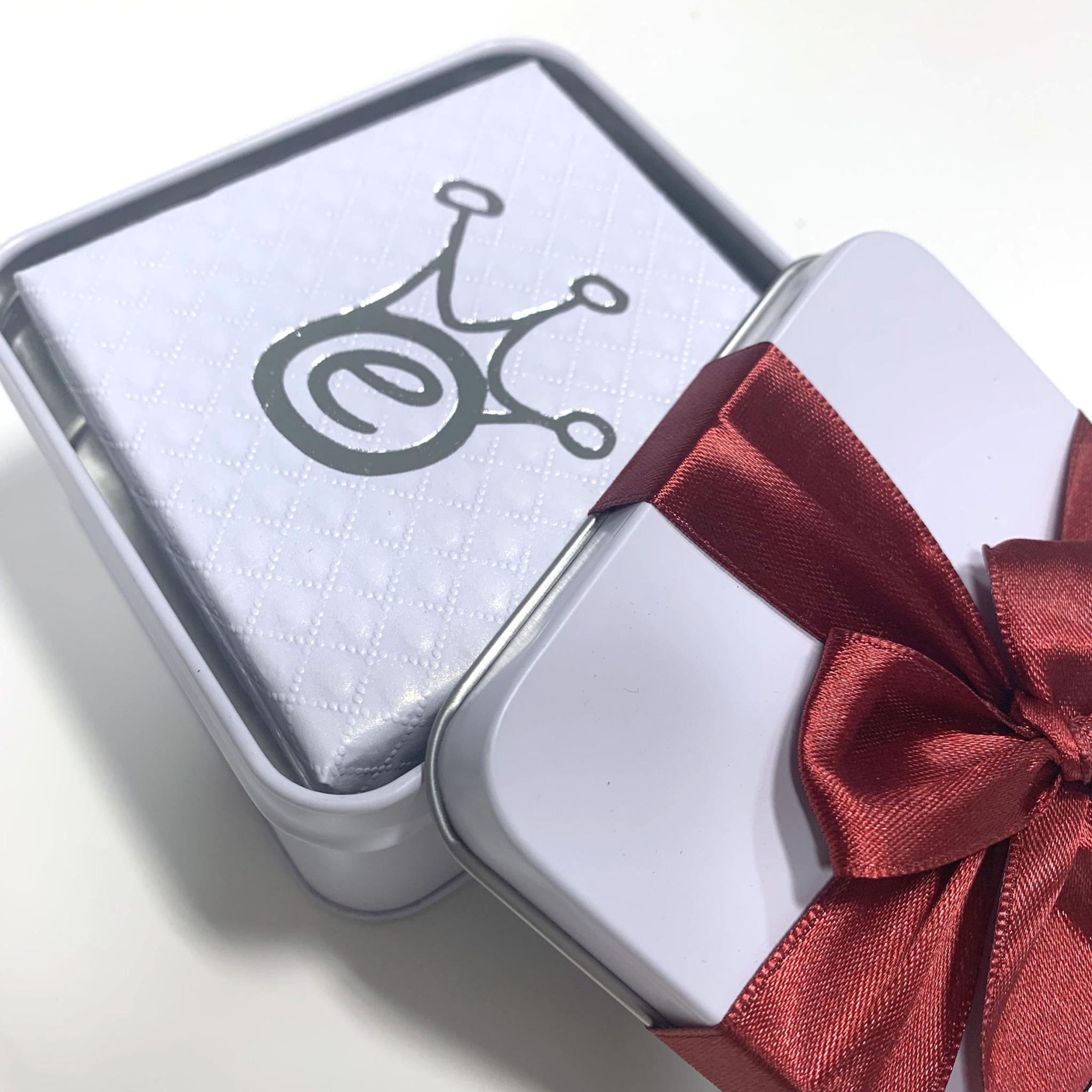 Geschenkverpackung Kiste mit Gravur Option Rote Schleife