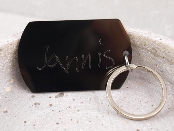 Schluesselanhaenger Black Edition mit individueller Handschrift