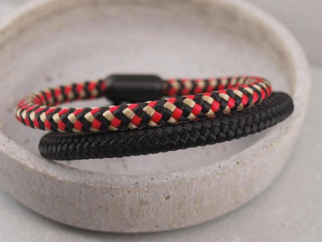 Ari Segeltau Armband mit Gravur Option schwarz und schwarz rot gelb