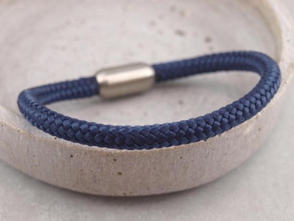 Segeltau Armband mit Gravur Option Geschenkidee fuer Mann dunkelblau