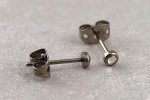 Titan Ohrstecker flacher Kristall, 3 mm, Allergiker geeignet