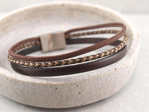 Armband aus Leder und Segeltau mit Gravur