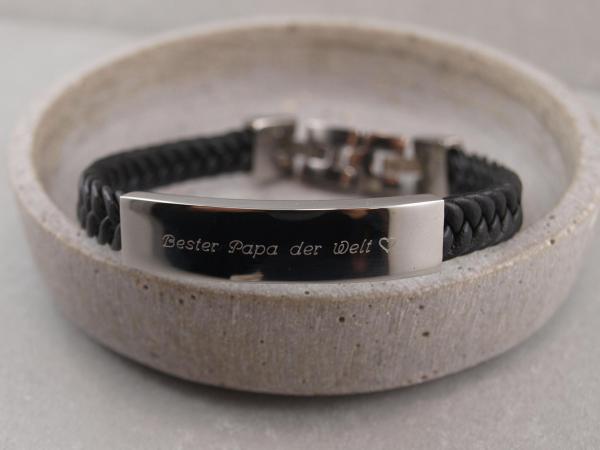 Armband aus geflochtenem schwarzen Lederimitat mit silbernem Schild und Gravur Option