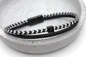 Segeltauarmband Mika mit kleinem Wuerfel in schwarz