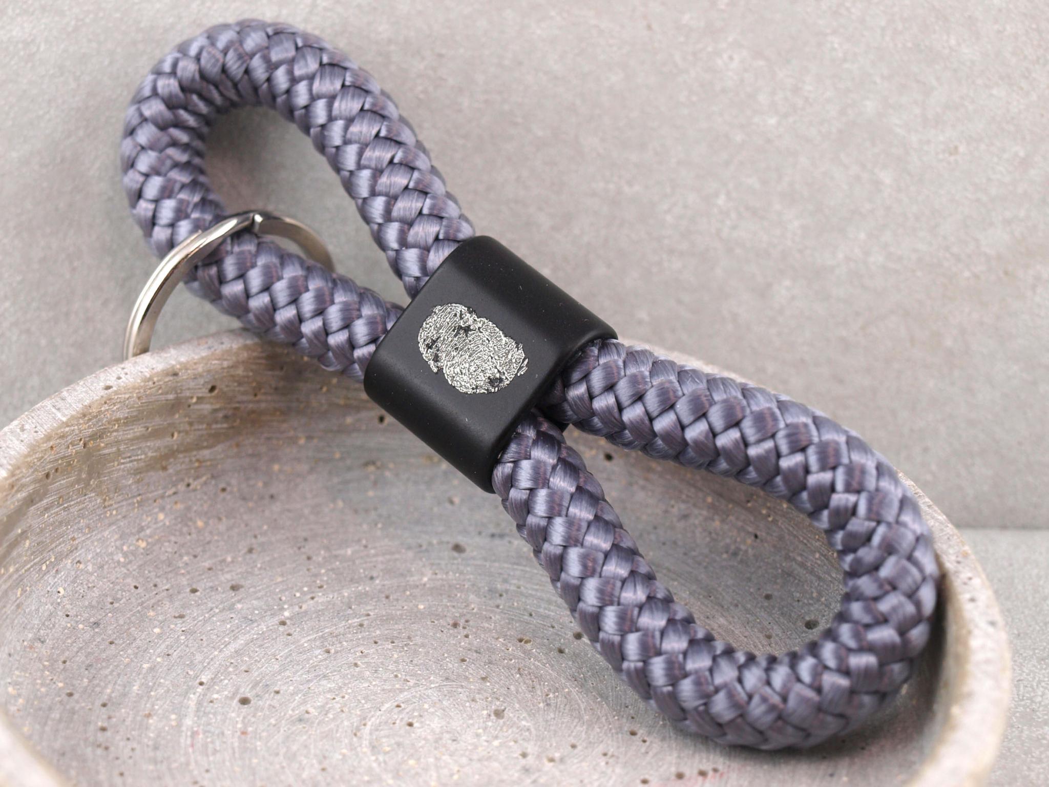 Schlüsselanhänger Segeltau Black Purple mit versilberter gravierter Endkappe