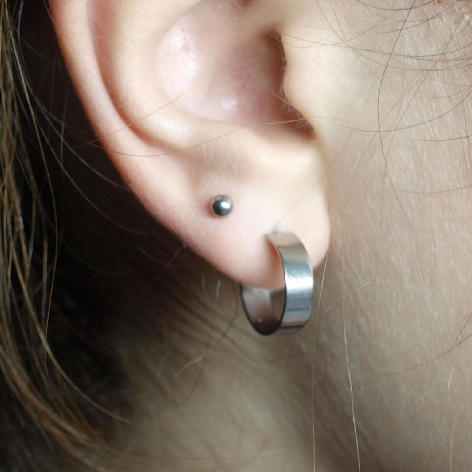 Ohrloch entzündet? Ursachen, Symptome & schnelle Hilfe