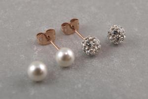 Titan Set, Ohrstecker mit Gewinde mit zwei Perlen und zwei Epoxykugeln in kristall weiss_rosegold