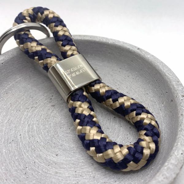 Schlüsselanhänger in beige und blau mit silbernem Slider und Gravur Option