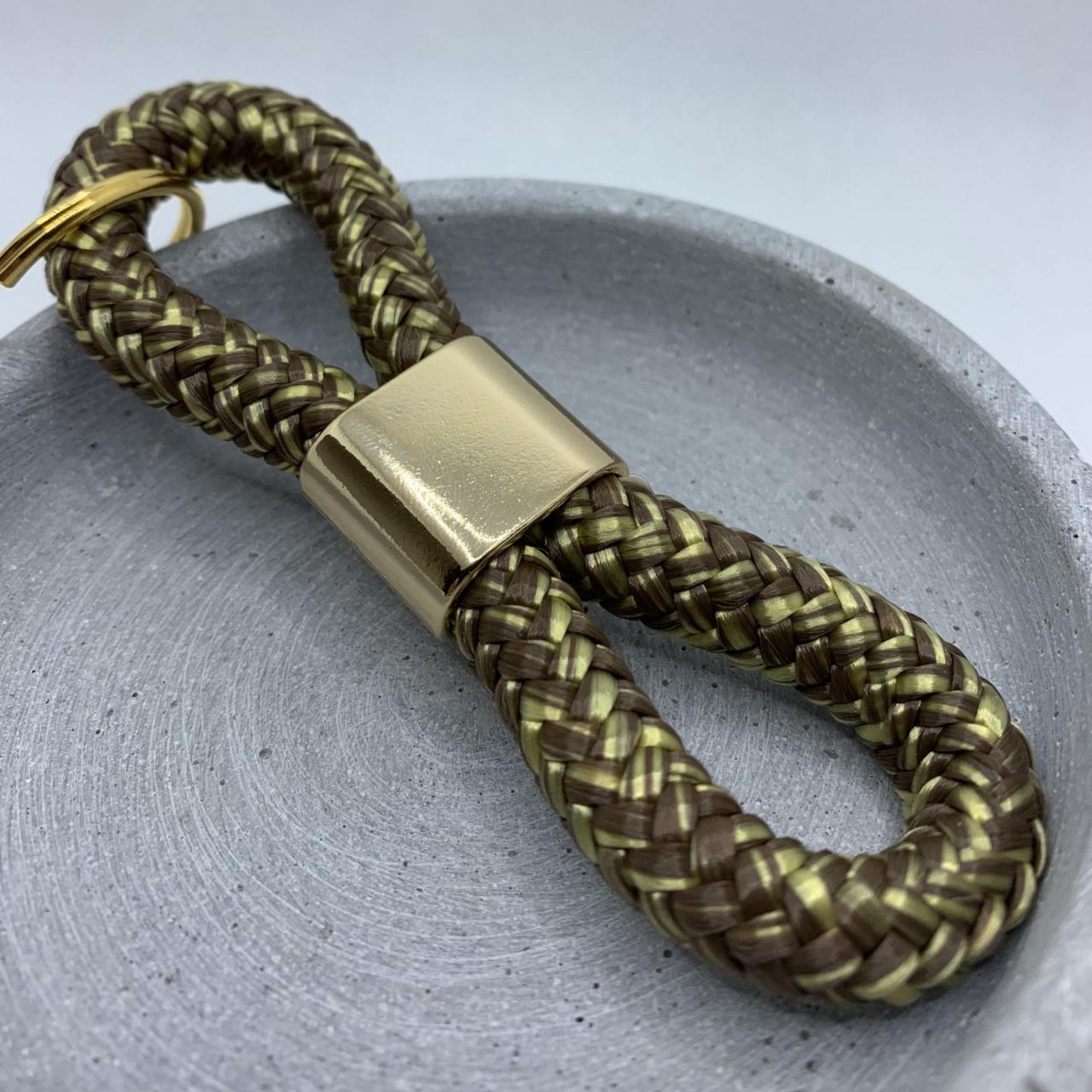 Gemusterter Schlüsselanhänger aus Segeltau mit goldenem Slider und Gravur Option