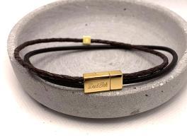 Lederarmband mit goldenem Verschluss mit du und ich gravur jona braun