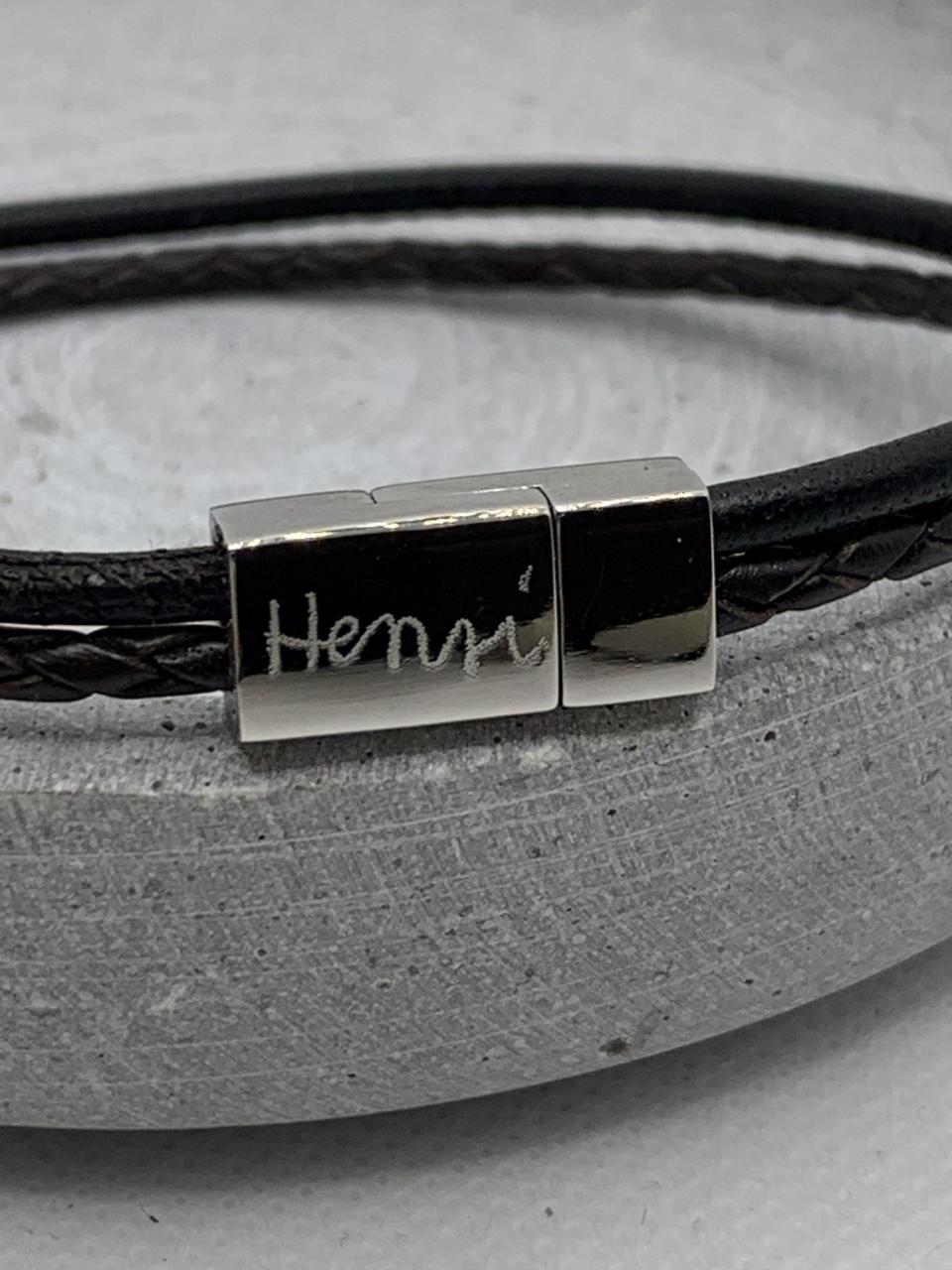Lederarmband Jona mit Edelstahl Verschluss mit individueller Handschrift, Geschenkidee_