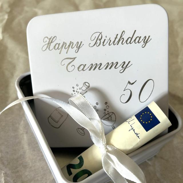 Geldgeschenk, personalisiert, Idee zum Geburtstag, Geschenkdose mit Gravur