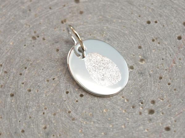 Gravuranhaenger Oval mit Gravur-Option, 925er Silber mit Fingerabdruck