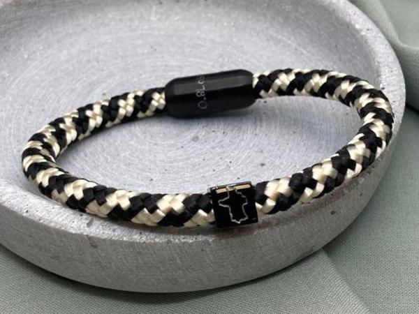 Segeltau Armband mit Gravur-Option schwarzer Verschluss und schwarzer Würfel optional personalisierbar Ari