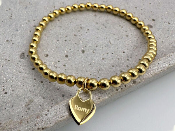 Armband Perlen Gold mit Herzanhänger mit Gravur