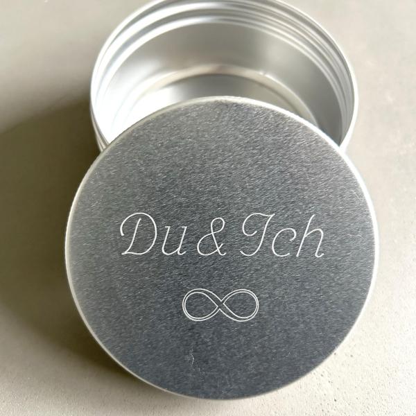 Runde Dose aus Aluminium mit Du und Ich Gravur und Infinity, Geschenkverpackung für Paare