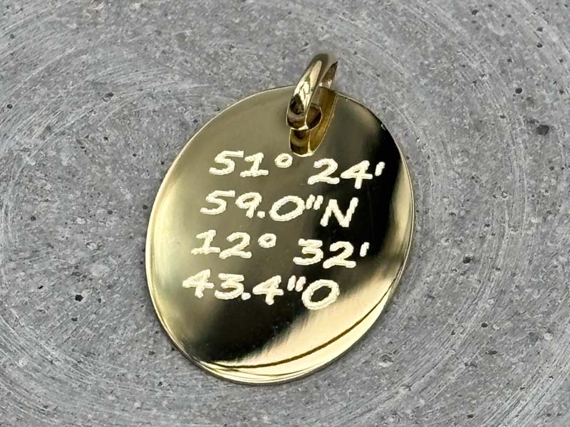Echt gold Anhänger oval mit Koordinaten Gravur