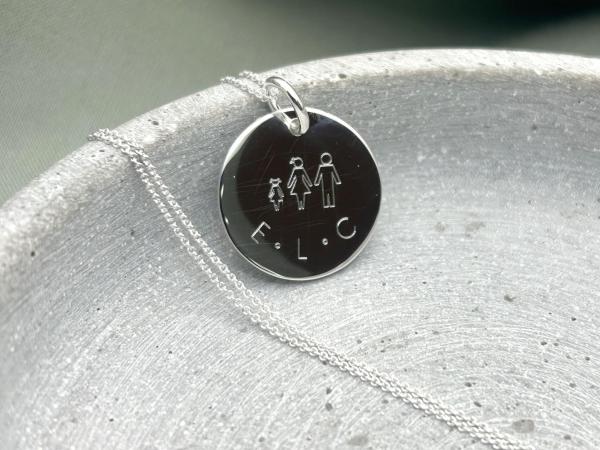 Runder Anhänger aus 925er Silber mit Familien Gravur, persönliches Geschenk für die Familie