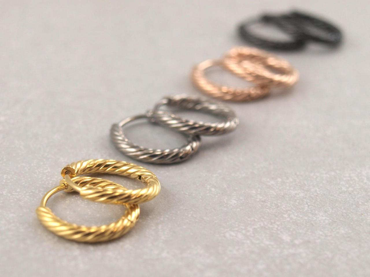 Gedrehte Creolen aus Titan in Silber, Gold, Schwarz und Roségold, hypoallergen