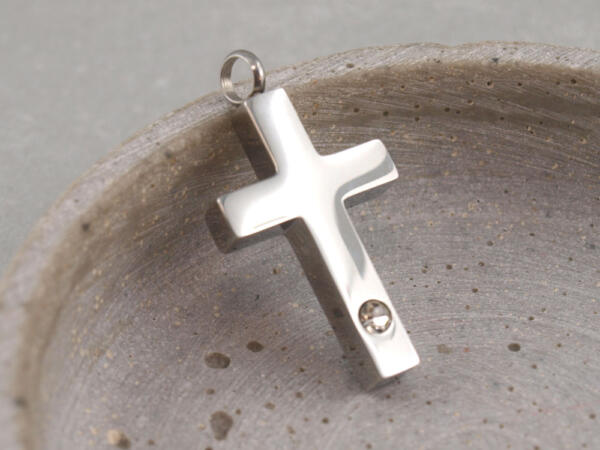 Ascheanhänger als Erinnerungsschmuck, Kreuz Silber mit Stein