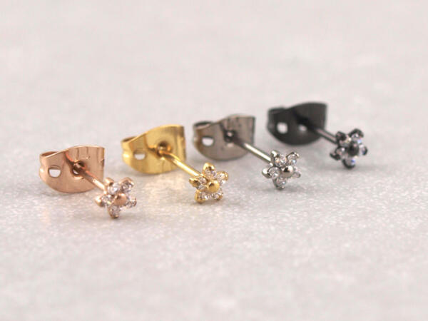 Ohrringe aus Titan, für Allergiker, Ohrstecker mit Kristallen, hypoallergen, kleine Blume
