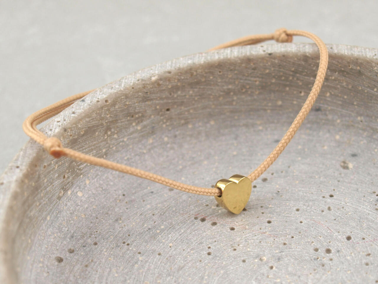 Armband mit Herz Perle, Gravur, Schiebeknoten, größenverstellbar