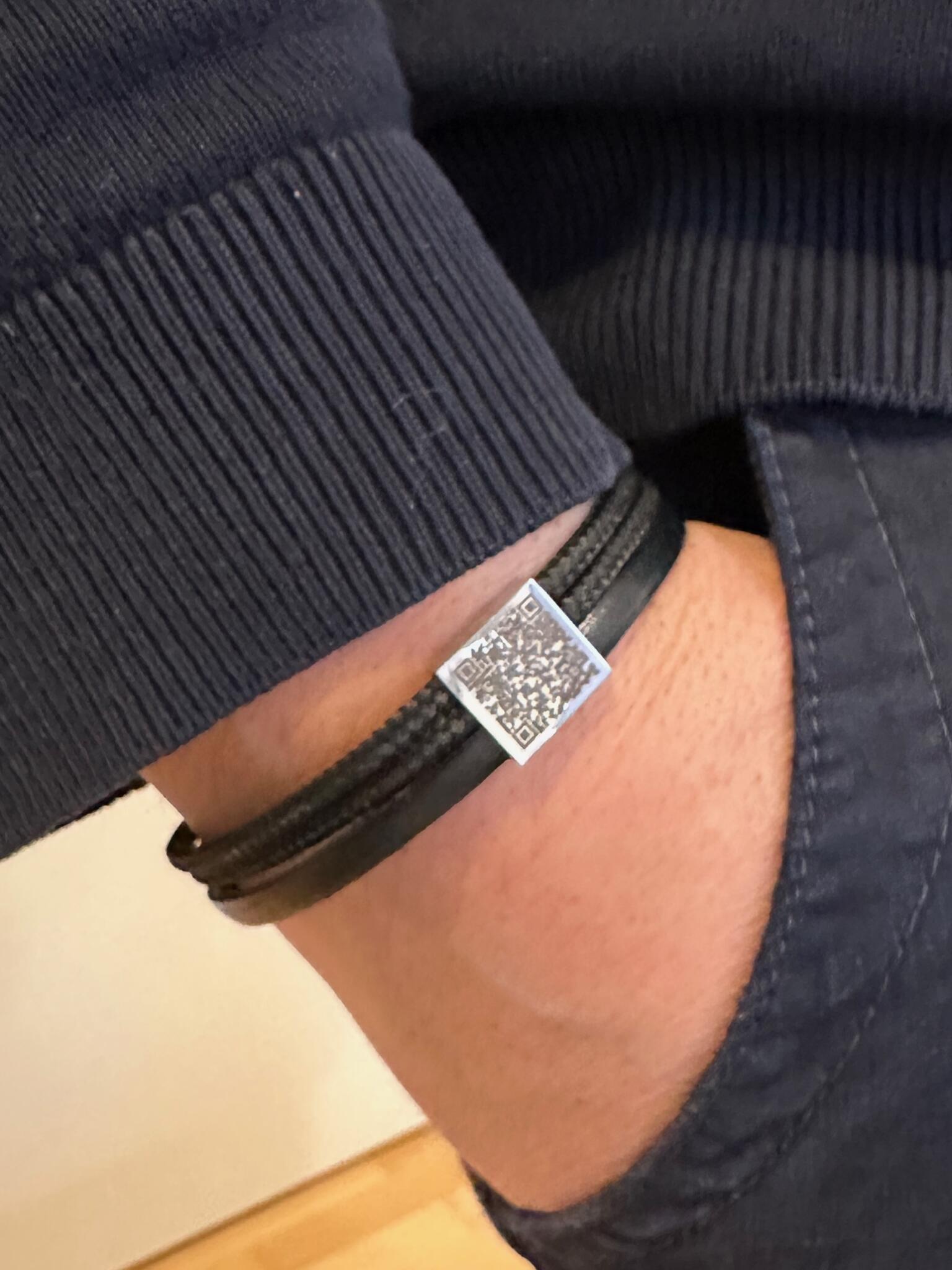 QR Code als Gravur auf Armband, Link zur Firmen Homepage, Besonderes Mitarbeitergeschenk, Kundengeschenk