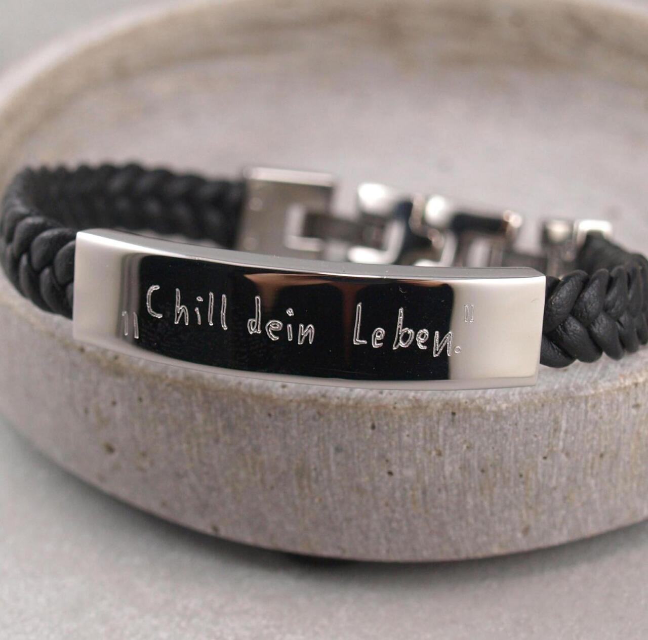 Geschenk zum Abi , Geschenk für einen Jungen, Geschenkidee zum 18. Geburtstag Schild-Armband-mit-individueller-Gravur-chill-dein-Leben