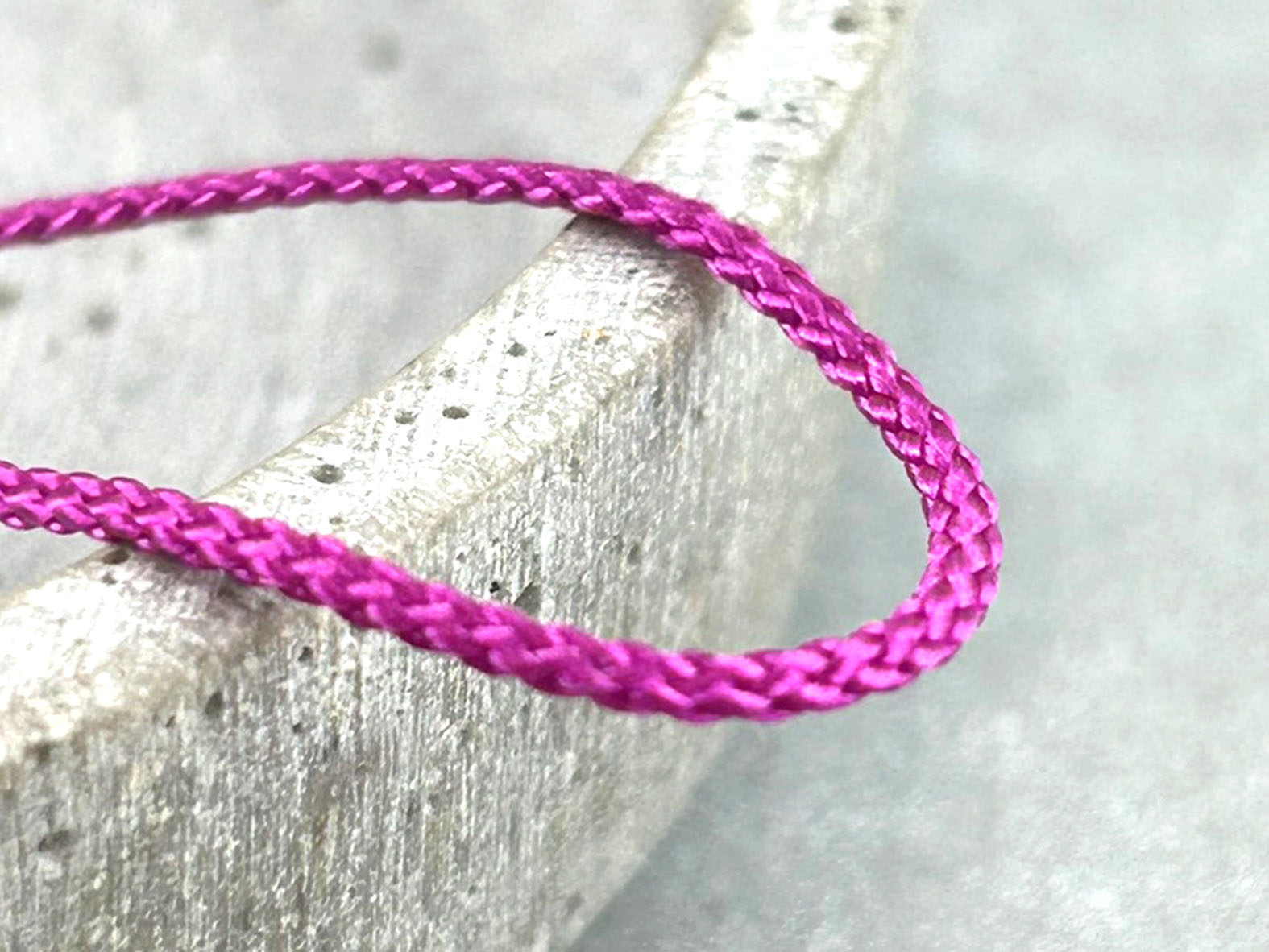 Magnetisches Flecht-Armband Mit Scheitelkamm – Silikonband Für Haarnadeln & Werkzeuge, Lila, Einheitsgröße