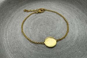 Armband Gold mit Gravurplättchen