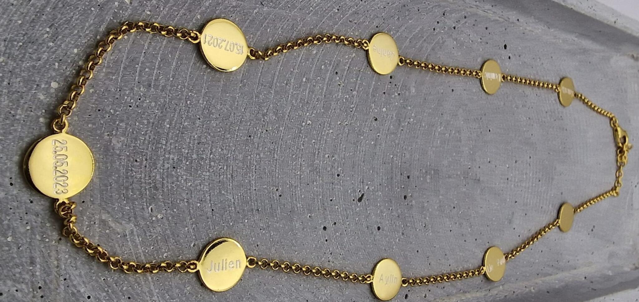 Namenskette, Kette mit Namen, goldene Kette mit Plättchen, Kindernamen Kette, Kette mit gravierten Namen, Namensketten in silber und gold, Muttertagsgeschenk, Geschenk für Oma, Geschenk für Mütter