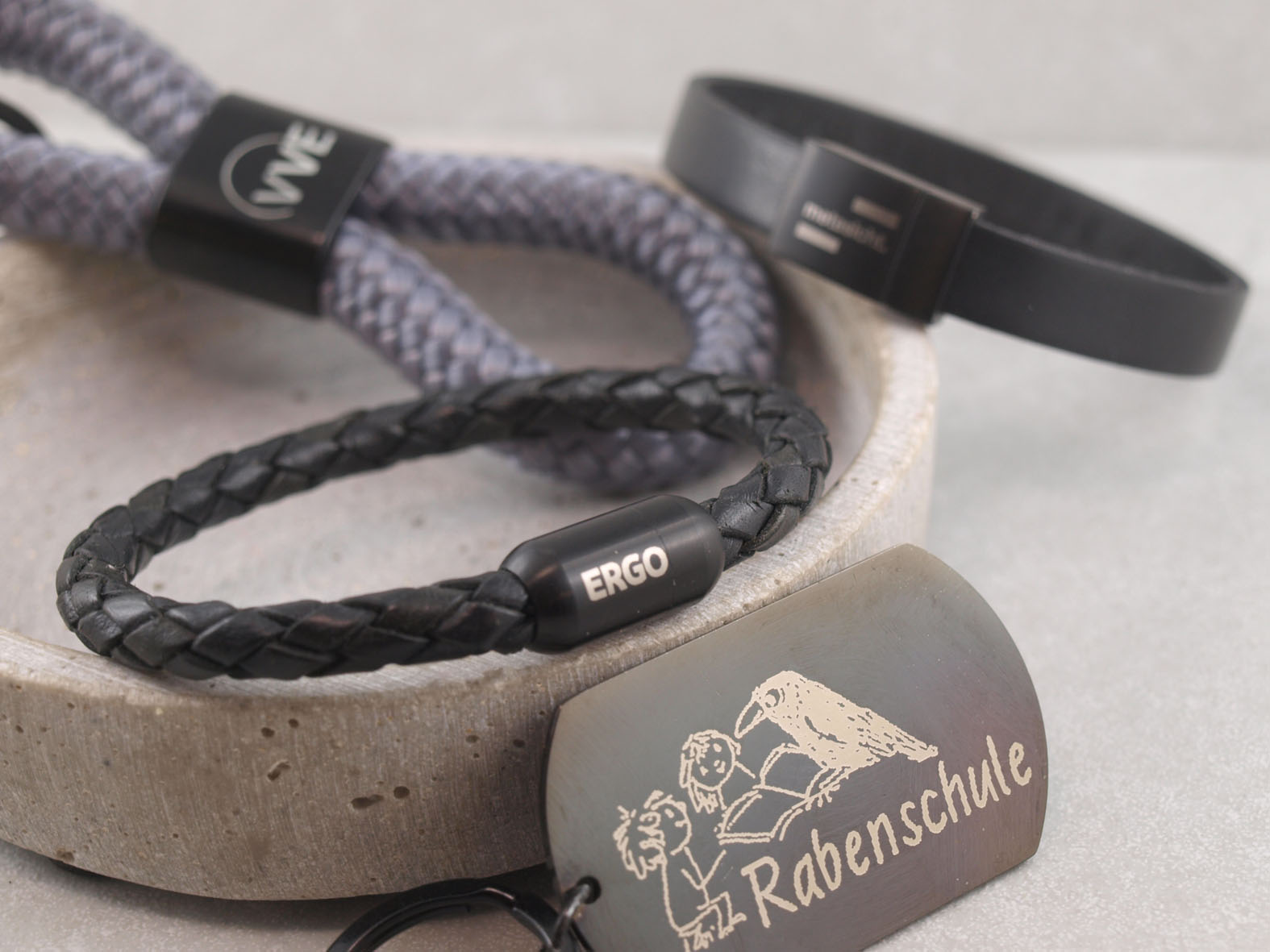 Merchandising, Merchandise Artikel mit Gravur, Werbegeschenk, Werbeartikel, hochwertige Streuartikel, Armband Werbeartikel, Firmen Geschenke, Geschenke Event, Event Armband, Schlüsselanhänger Firma