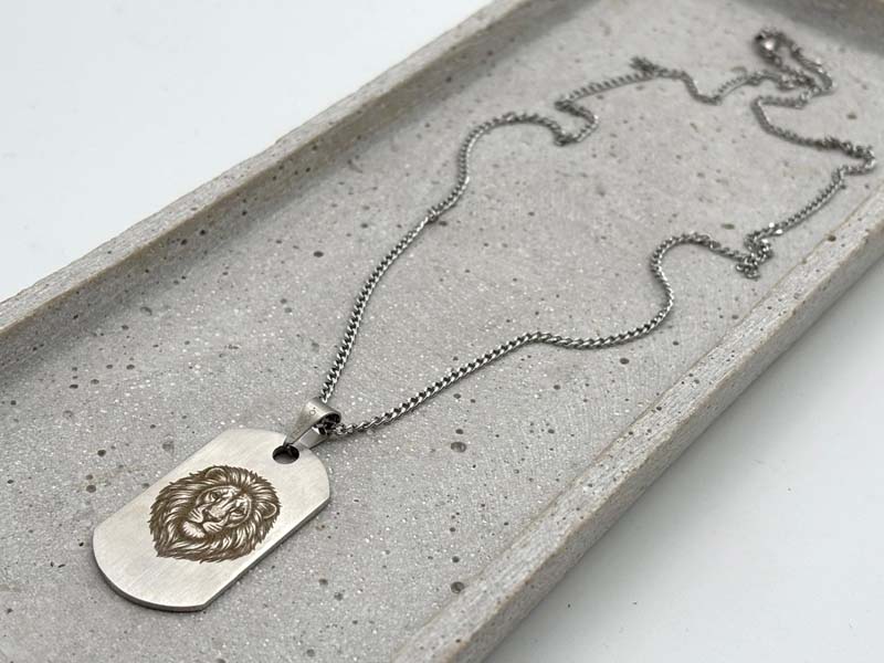 Herrenkette mit Anhänger mit Löwengravur