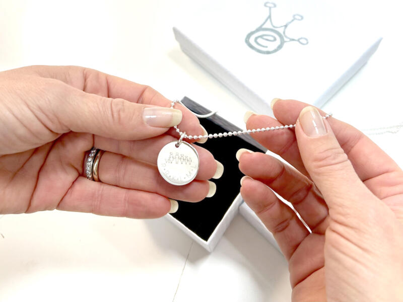 juwelier wiesbaden, schmuck gravieren lassen, Gravuren Wiesbaden, Armband gravieren lassen, Uhr Gravur, Schöniglich