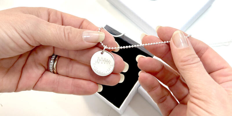 juwelier wiesbaden, schmuck gravieren lassen, Gravuren Wiesbaden, Armband gravieren lassen, Uhr Gravur,