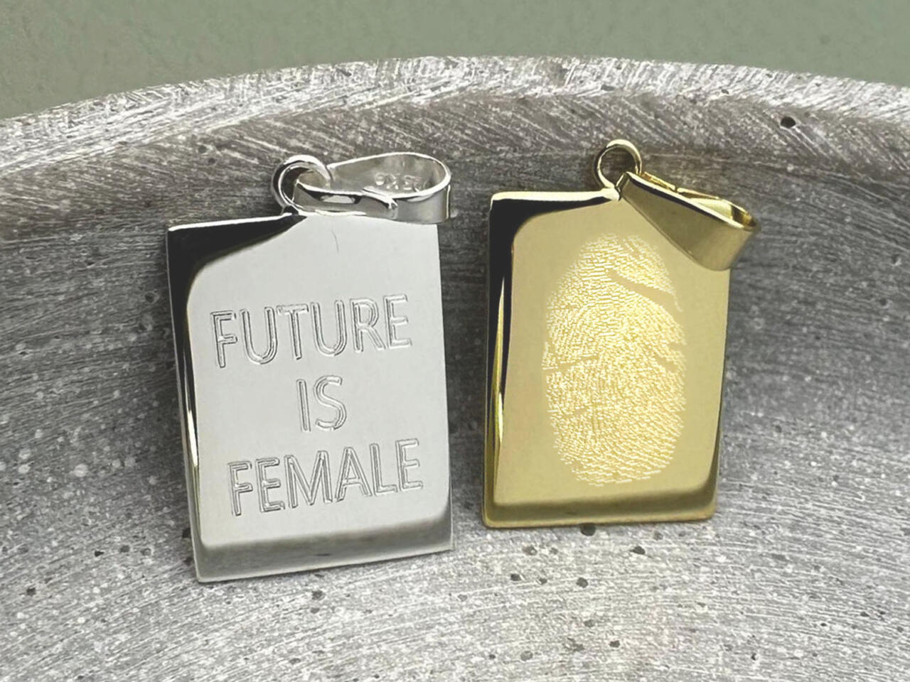 Eckiger Gravuranhänger Gold und Silber mit Gravur, Gravuranhänger Gold