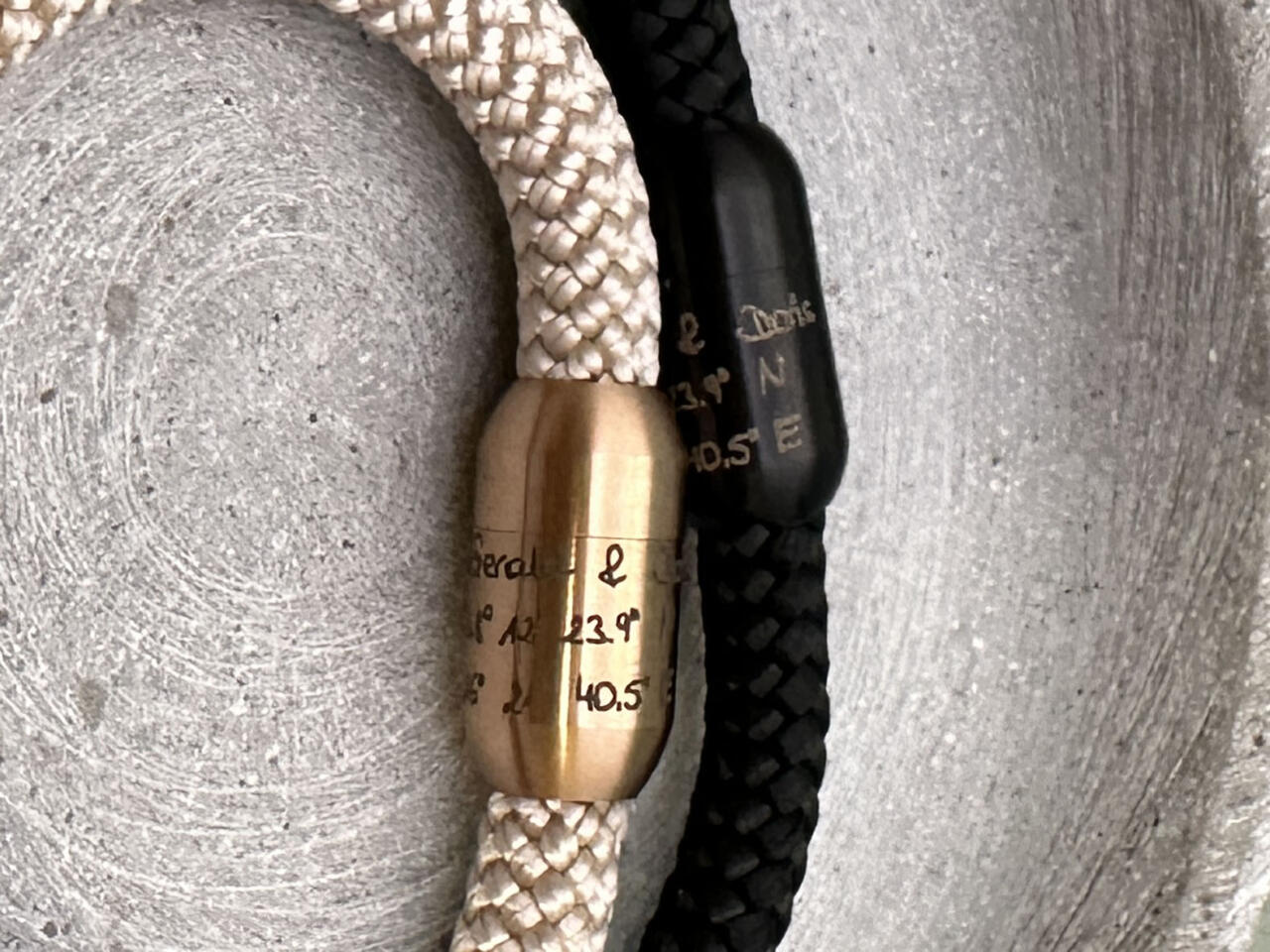 Breitengrad Gravur, Koordinaten Gravur auf Verschluss, Individuelle Schrift auf Verschluss