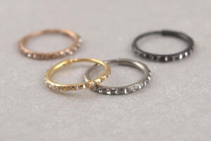 Basic Glitzer Piercing TBasic Glitzer Piercing Titan, Titan Glitzer Creole Piercing, Helix Piercing Titan, Upper Lope Piercing Titan Glitzeritan, Titan Glitzer Creole Piercing, Helix Piercing Titan, Upper Lope Piercing Titan Glitzer