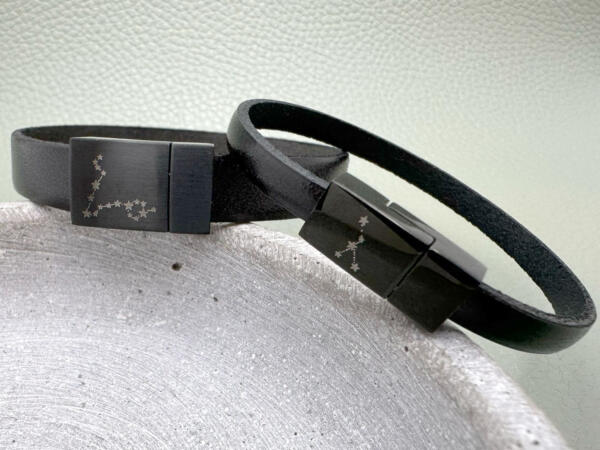 Lederarmband mit Sternbild Gravur, Paarschmuck, Geschenk Mädchen, Geburtstagsgeschenk Junge, Sternbild einer romantischen Nacht