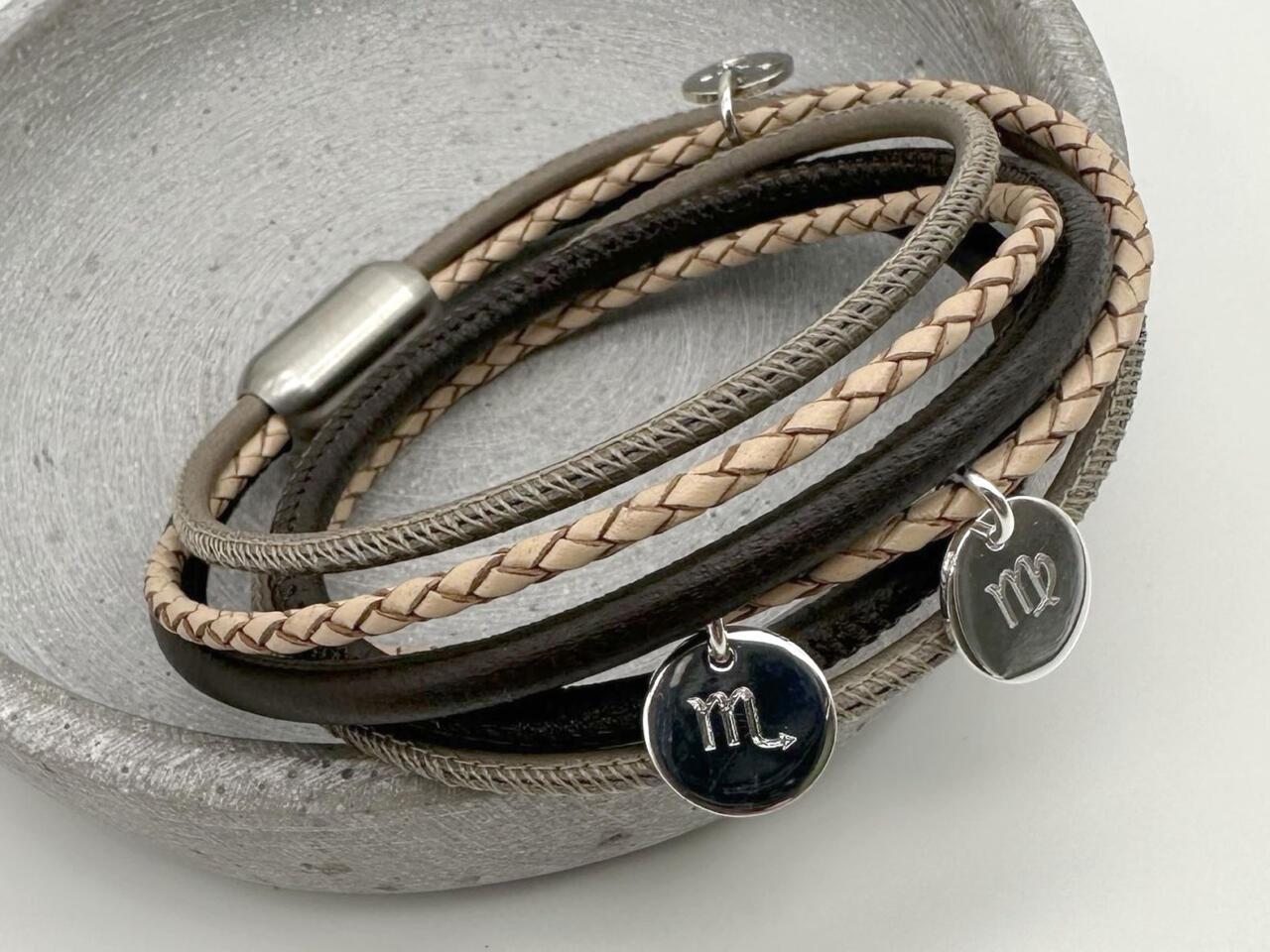 Lederarmband mit Gravur Anhängern Sternzeichen Skorpion